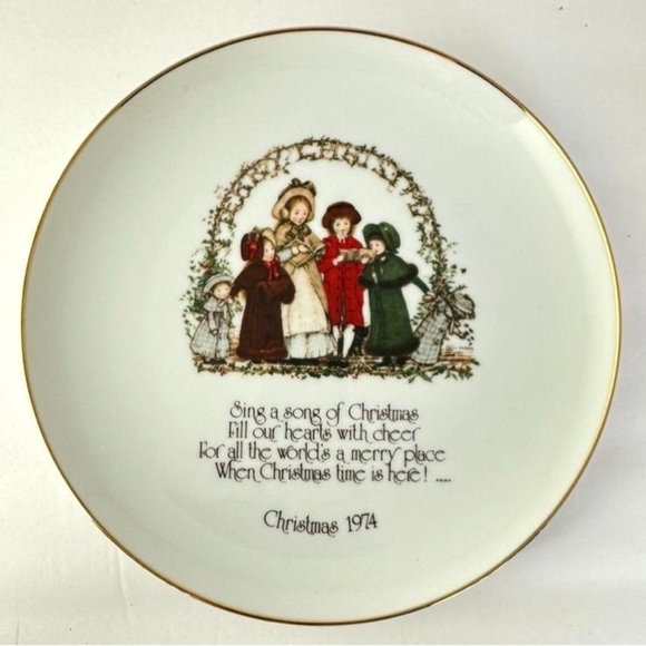 Holly Hobbie Commemorative Edition 10 Inch Porcelain Christmas Plate 1974 - Picture 1 of 4